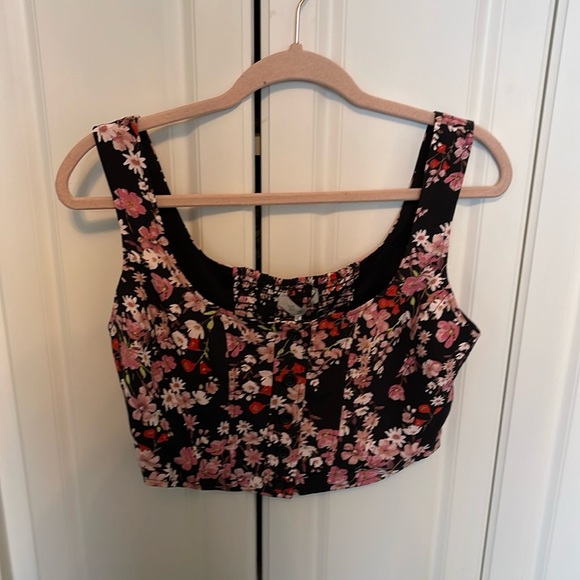 Wayf Women's Black/Multi Floral Sleeveless Crop Top - Picture 2 of 4